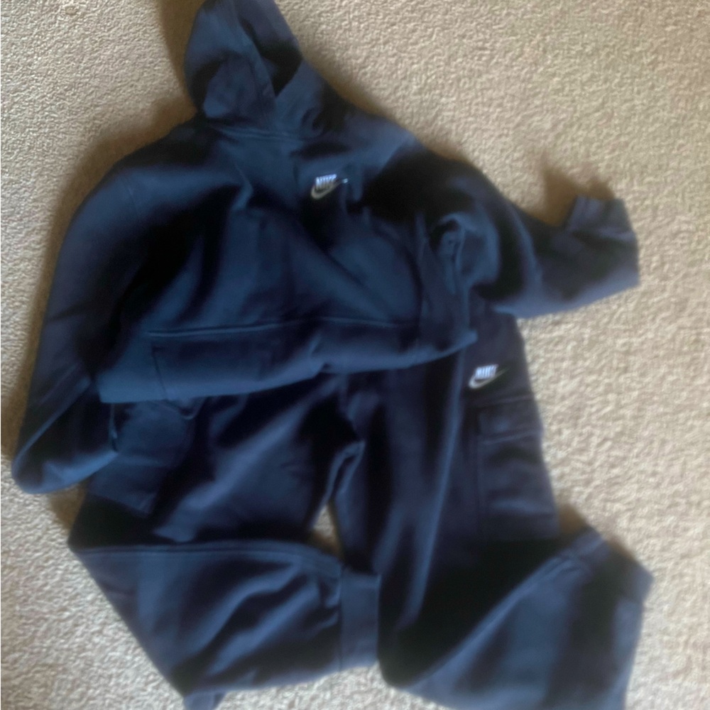 Big Kids Nike Hoodie L+ & Nike Joggers SZ L+
